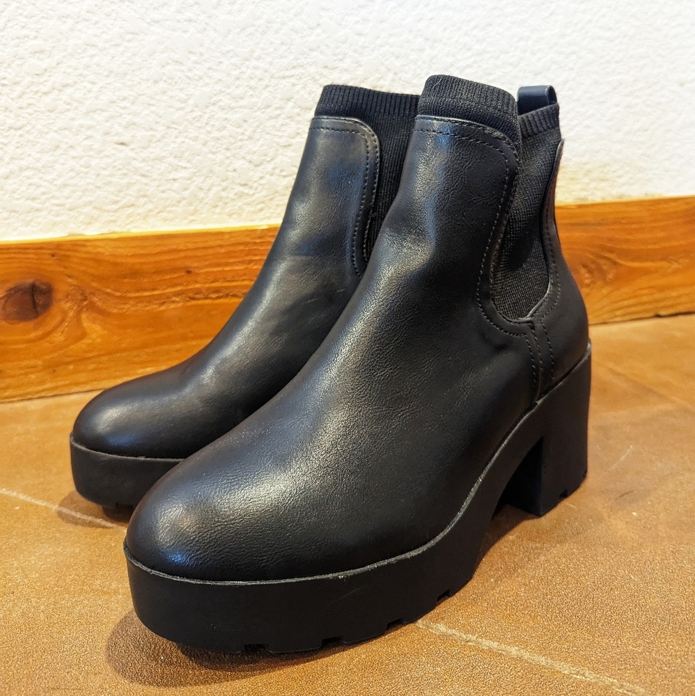 Rarely worn maybe twice
